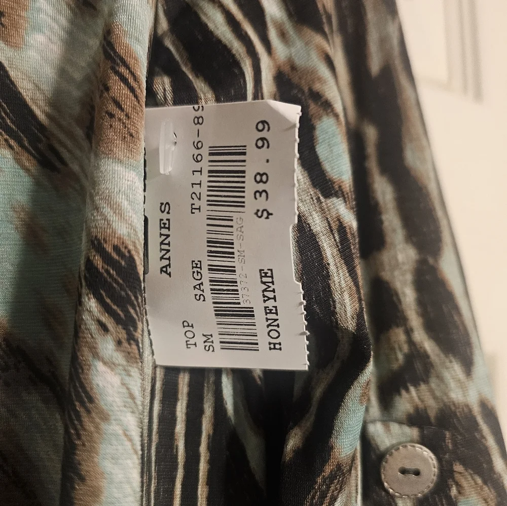 Top - Picture 2 of 3